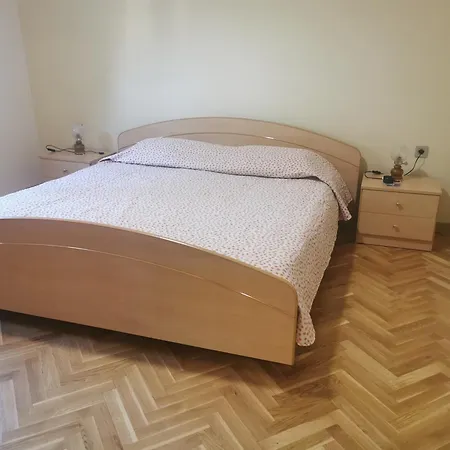 Сasa de vacaciones House With A Parking Space - 24453