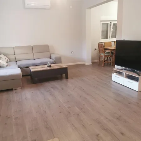 House With A Parking Space - 24453 * Ζαντάρ