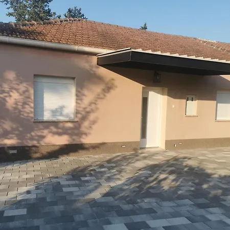 House With A Parking Space - 24453 *