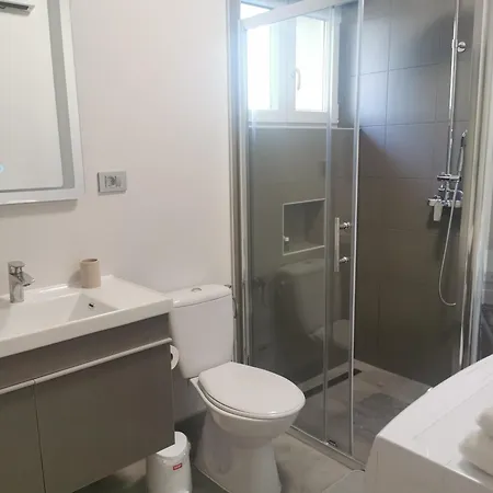 House With A Parking Space - 24453 *